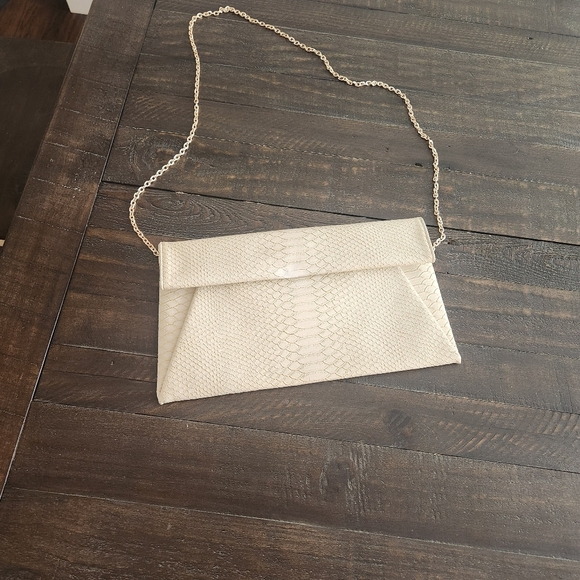 Elegant Cream Clutch Bag With Chain Handle - Picture 1 of 4